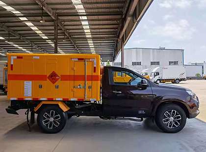 罗山爆破器材运输车