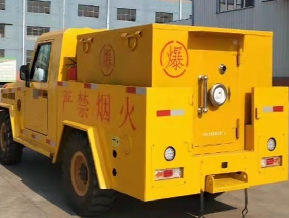 罗山凯龙爆破器材运输车：保障爆破任务的安全运行