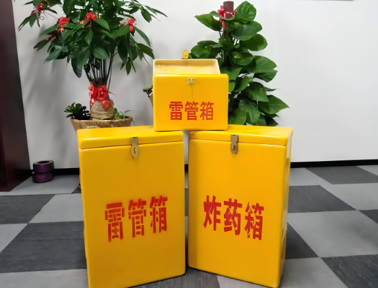罗山玻璃钢炸药箱与普通炸药箱有什么区别？